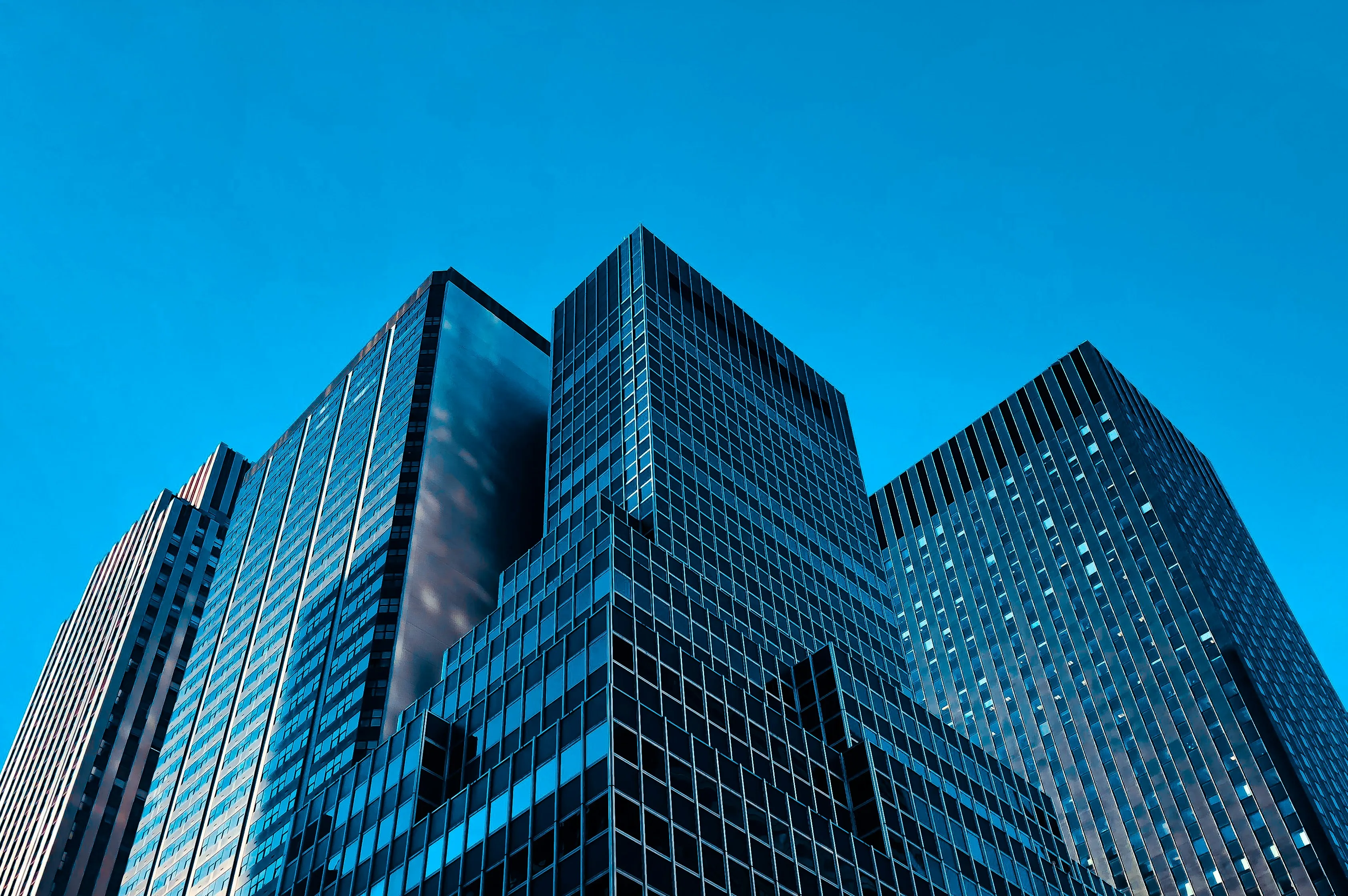 Derecho Societario y Estructuras Corporativas